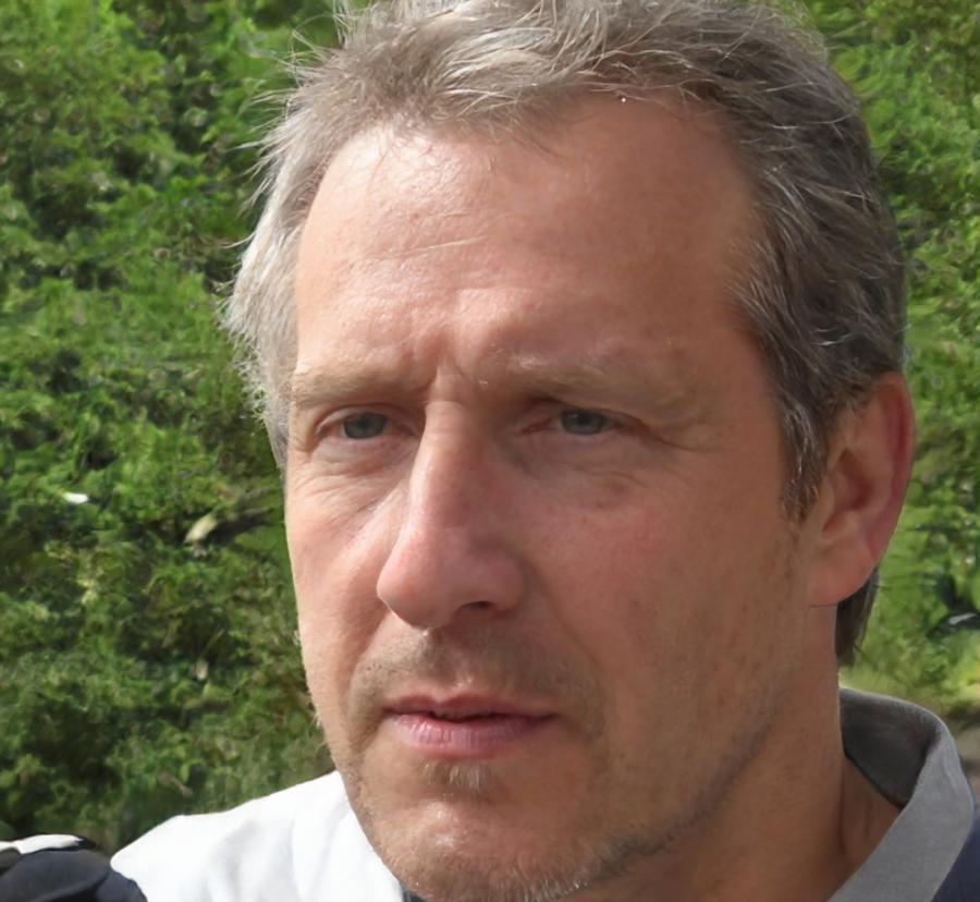 Instructor Miguel Santos